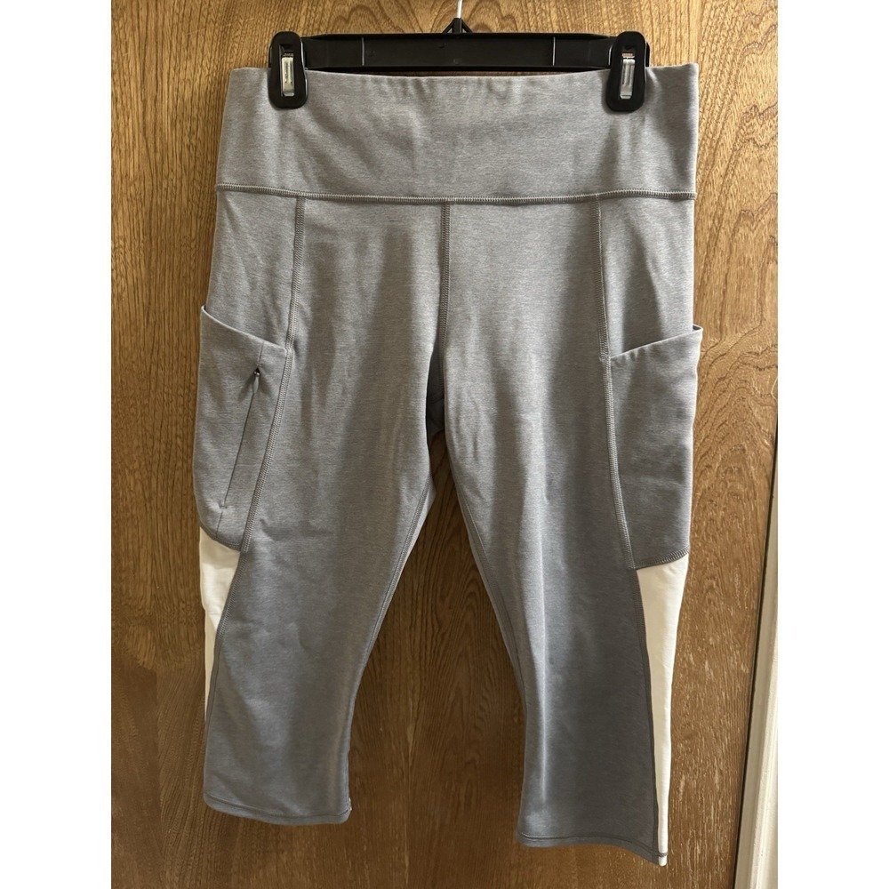 Athleta Womens Leggings Size Medium Gray Cropped Pockets Norm Core Yoga Biking